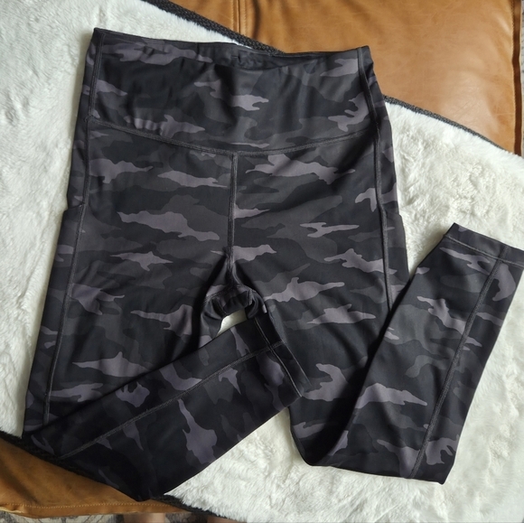 Athleta Pants - Athleta Ultimate Camo 7/8 Tight Size Medium